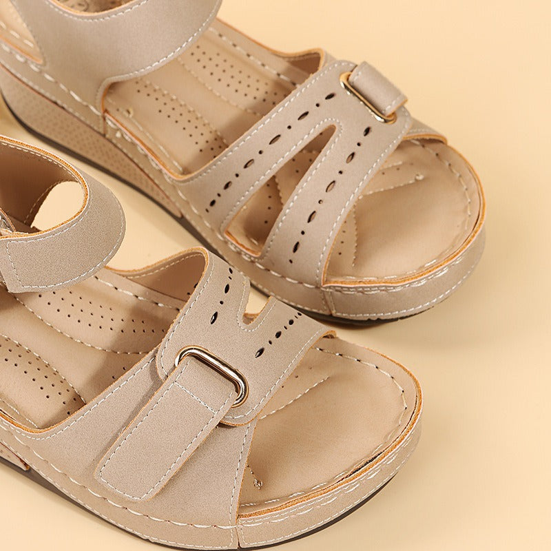 【⏰¡60% de descuento hoy! ¡No te lo pierdas!】Nuevas sandalias de cuero cómodas 2026✅ Diseño de punta ancha + ajuste de velcro + suela resistente antideslizante + 🔴Soporte de arco multipunto